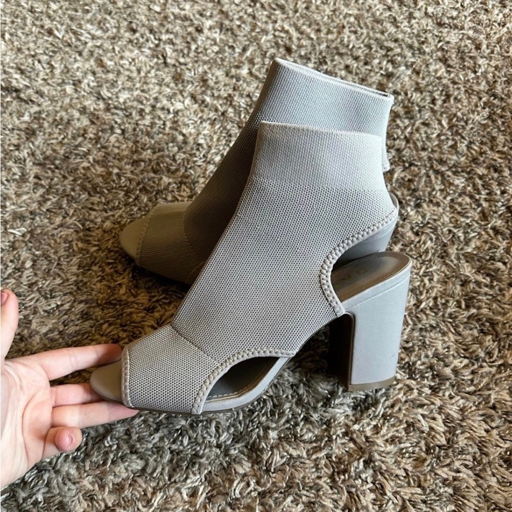 DKNY knit peep toe heel NEW